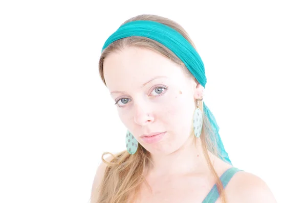Junge Frau mit Haarband — Stockfoto
