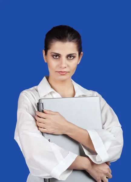 女人环抱笔记本电脑 — 图库照片
