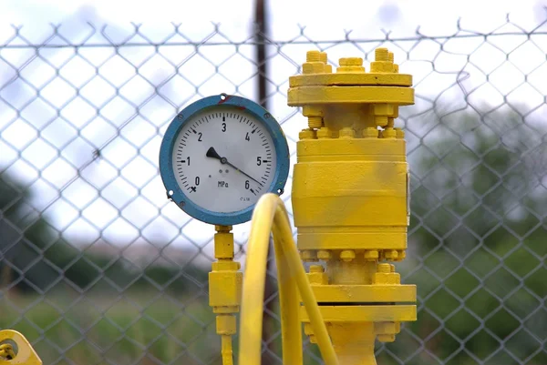 Manómetro cerca de instalación de gas —  Fotos de Stock
