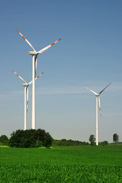 Três turbinas eólicas — Fotografia de Stock