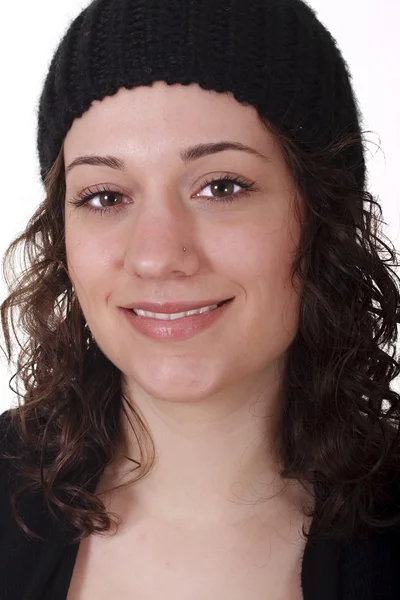 Jonge vrouw met bruin haar en zwarte sok hoed — Stockfoto