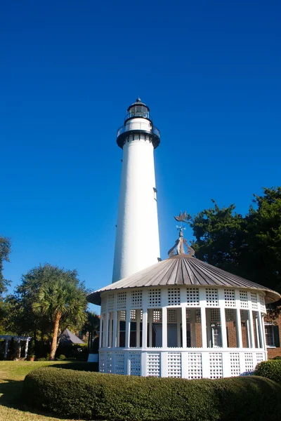White Gazebo and Lighthouse Under Clear Blue Sky — Stock Photo, Image