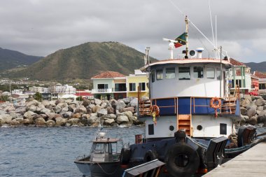 mavi ve beyaz römorkör, st kitts dock