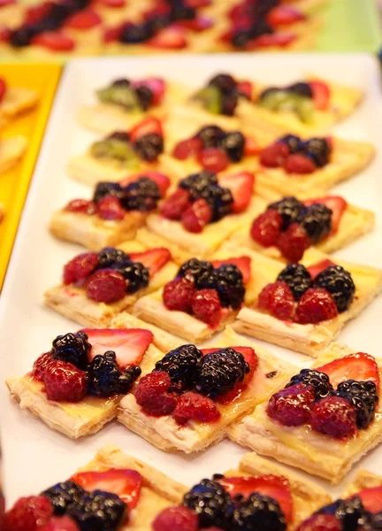 Framboos en blackberry taarten — Stockfoto