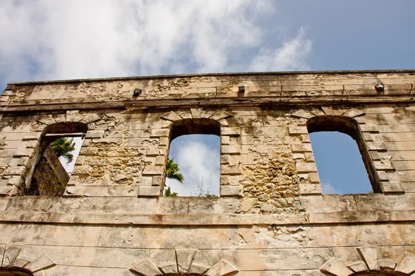 Fönster i gamla stenhus — Stockfoto