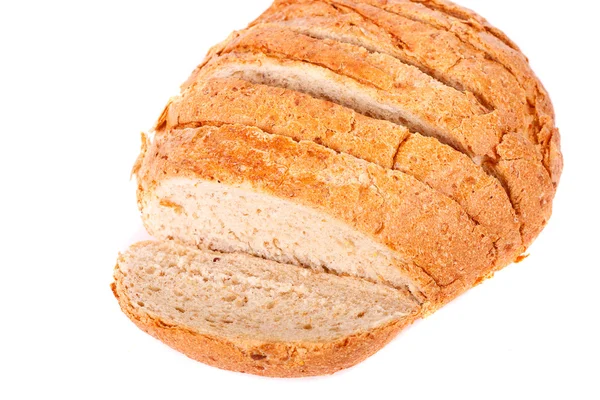 Skivad fullkorn bröd på vit — Stockfoto