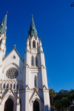 Beyaz Kilise 'de İkiz Çan Kulesi