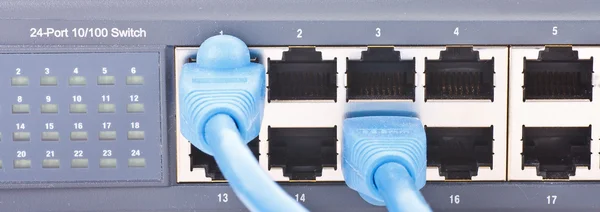 Sieć router z kabli ethernet — Zdjęcie stockowe