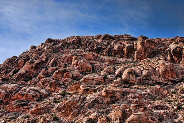 Hügel in roter Felsschlucht — Stockfoto