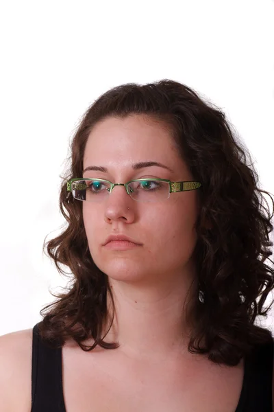 Krásná brunetka v brýlích zamyšleného — Stock fotografie