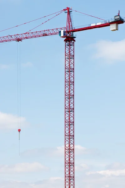 Red Crane Against a Blue Sky — Stock Photo, Image