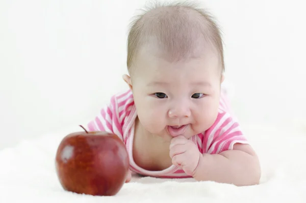 Holčička s jablkem — Stock fotografie
