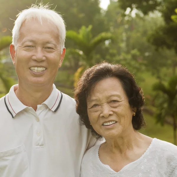 アジアの年配のカップル — ストック写真