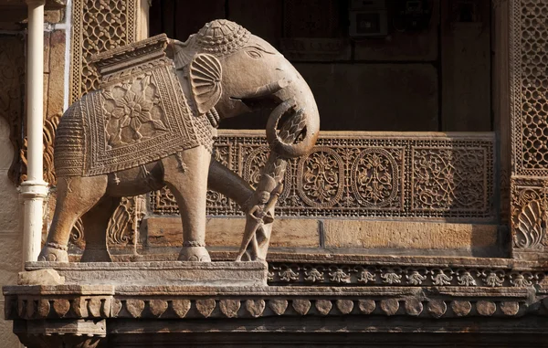 Статуя слона — стоковое фото