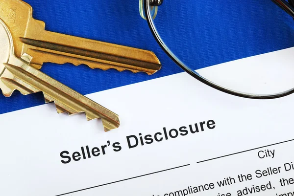 Podepište prohlášení při zveřejnění prodávající v transakcích s nemovitostmi — Stock fotografie
