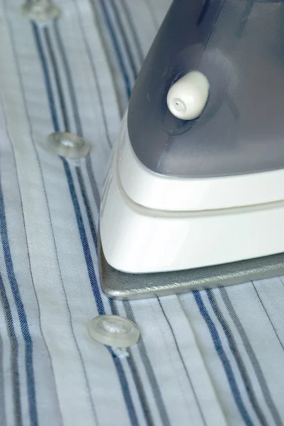 铁的衣服概念的整齐和做家务 — 图库照片