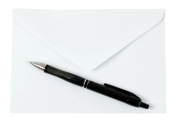 Penna på ett tomt kuvert — Stockfoto