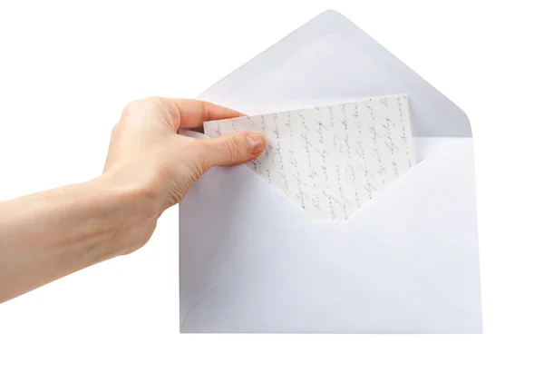 Vrouwelijke hand met een envelop — Stockfoto