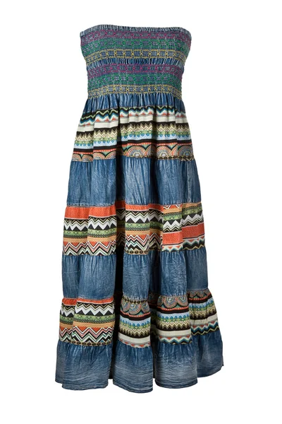 Женское длинное джинсовое платье с вышивкой — стоковое фото