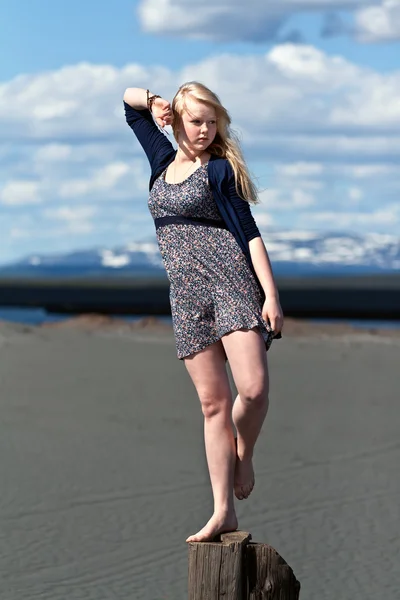 Girl standing on one leg — Stock Photo, Image