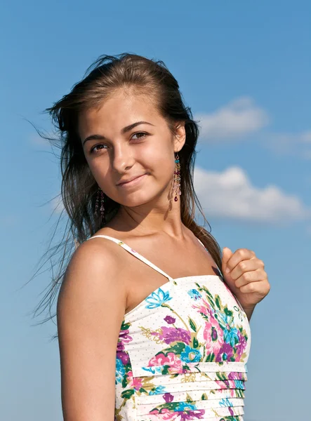 Beautiful young girl — Stock Photo, Image