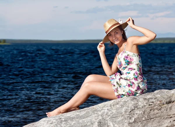Girl in a straw hat — Stock Photo, Image