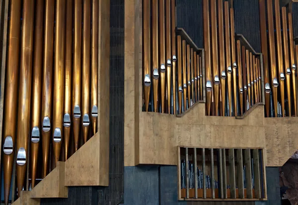 Werkzeug für Orgelmusik aus Kupferpfeifen — Stockfoto