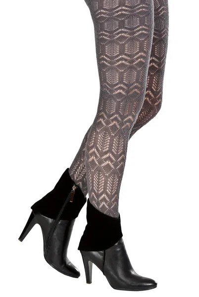 Καλοφτιαγμένος πόδια θηλυκό σε καλτσόν και παπούτσια — Stockfoto