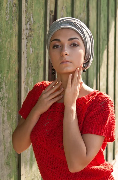 Girl in the gray turban — Stock Photo, Image
