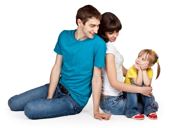 Otec, matka a mladá dcera v džínách — Stock fotografie
