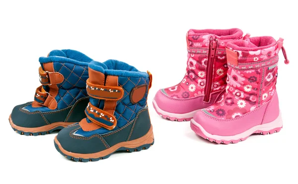 Twee paren van baby blauwe en roze laarzen — Stockfoto