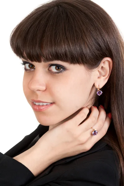 Portret van een mooie brunette meisje met juwelen — Stockfoto
