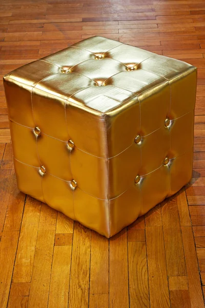 Золотой куб — стоковое фото