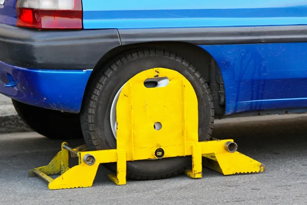 Clamped car — Stock Photo, Image