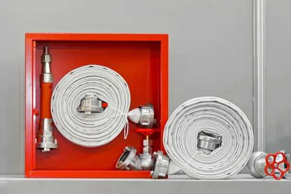 Yangın hortumu ekipmanları — Stok fotoğraf
