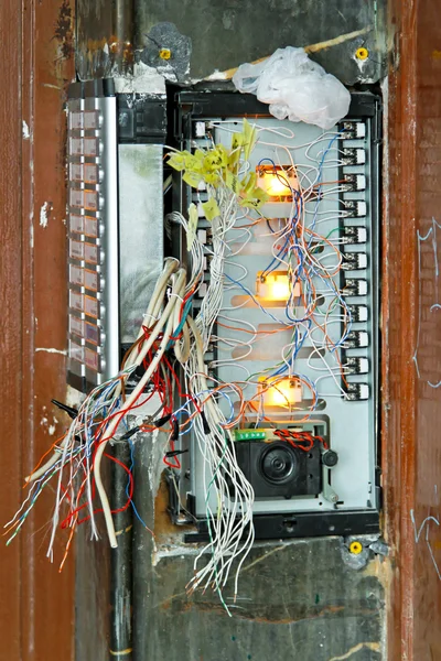Interfone danificado — Fotografia de Stock