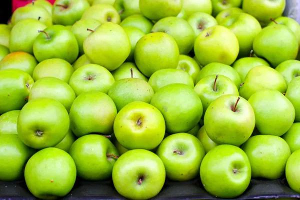 Зелені яблука — стокове фото