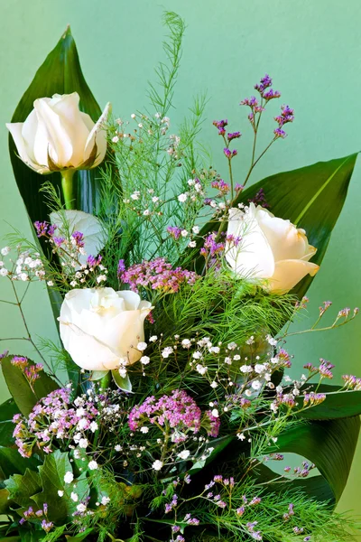 Bílá růže kytice — Stock fotografie