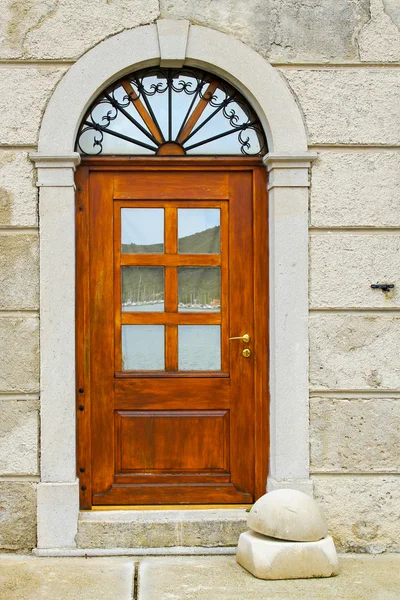 Стеклянная дверь — стоковое фото