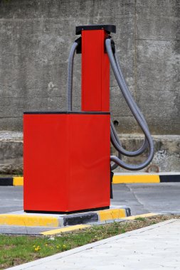 Gas station vacuum box