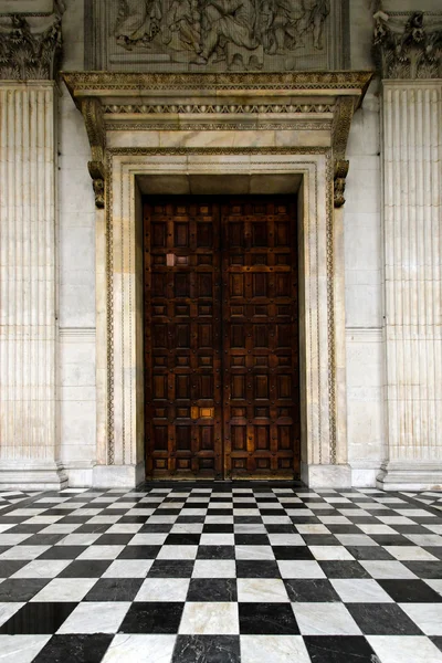Medieval entrance — Stock Photo, Image