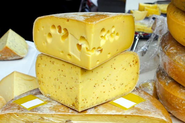 艾门塔尔奶酪 — 图库照片