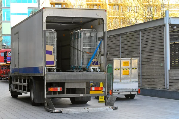 Caminhão de entrega — Fotografia de Stock