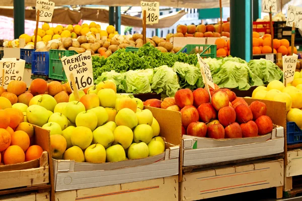 Ринок фруктів — стокове фото