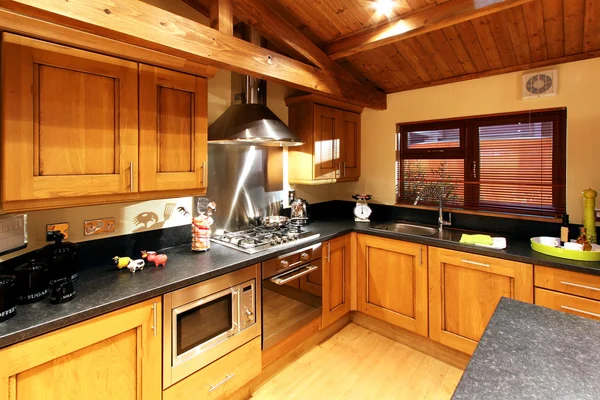 Cozinha de madeira — Fotografia de Stock