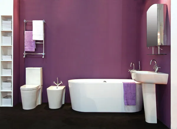 Фіолетова ванна кімната Ліцензійні Стокові Зображення