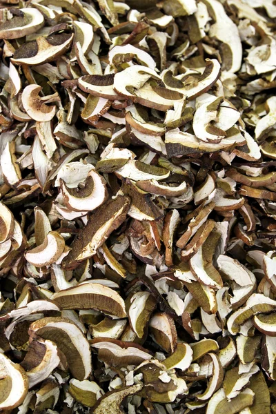 Getrocknete geschnittene Pilze — Stockfoto