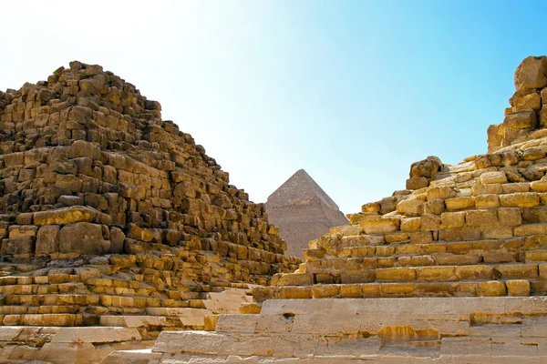 Pirâmide de ruínas — Fotografia de Stock