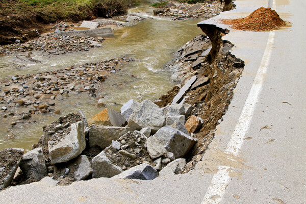 Неисправность дороги
