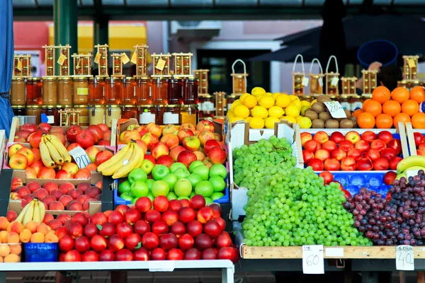 Puesto de frutas — Foto de Stock